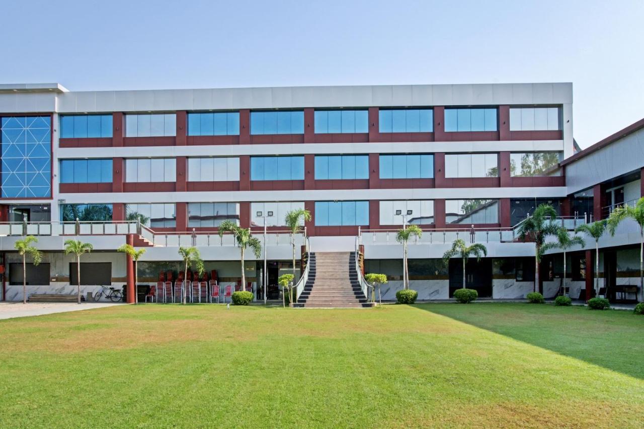 Отель Oyo 62241 Swastik Garden Dhampur Экстерьер фото